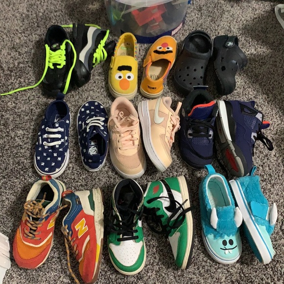 Toddler shoes NIKE NEW BALANCE JORDAN 1 CROCS - Picture 2 of 3